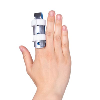 dunimed finger splint with strap worn on right hand